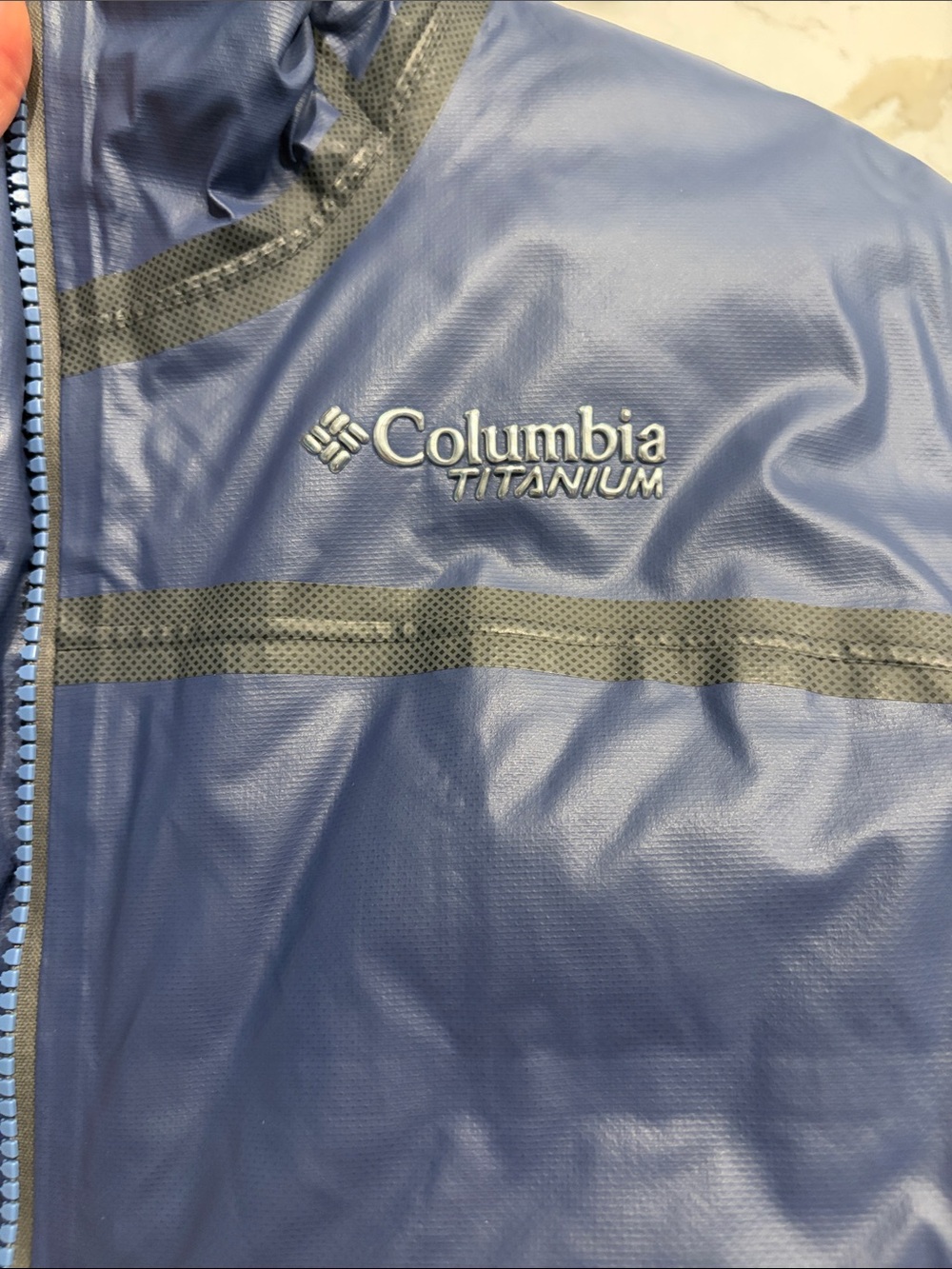 Columbia Navy Blue Ski Jacket with Faux Fur Trim Hood - Picture 4 of 9